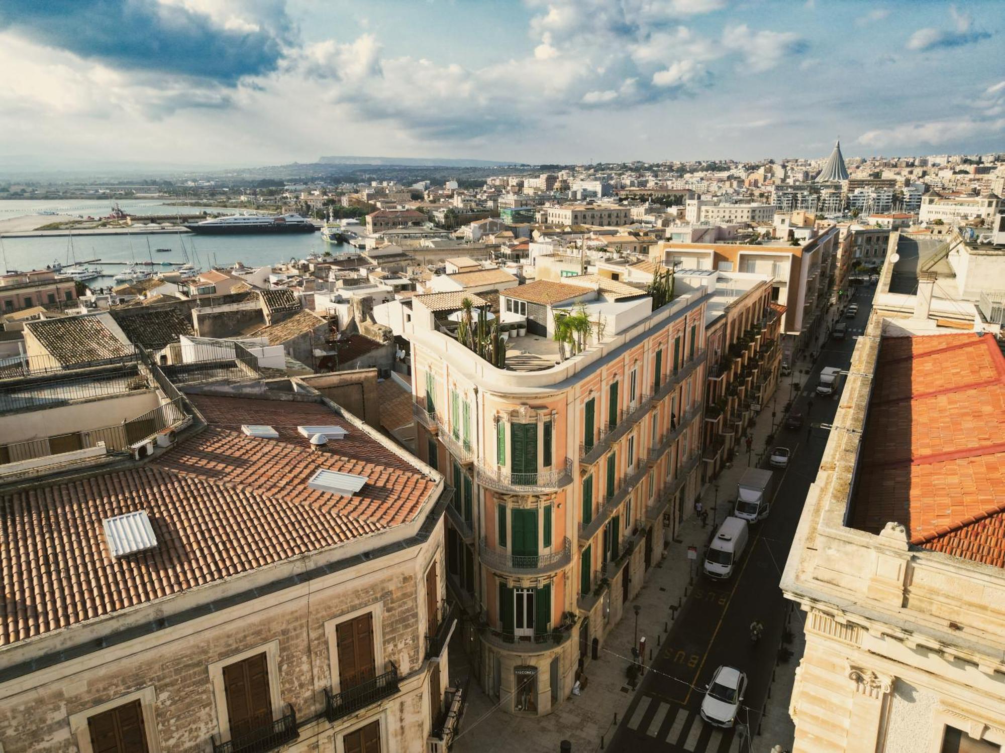 Iconic Ortigia - Caraccess Primelocation Diningguide * Syracuse