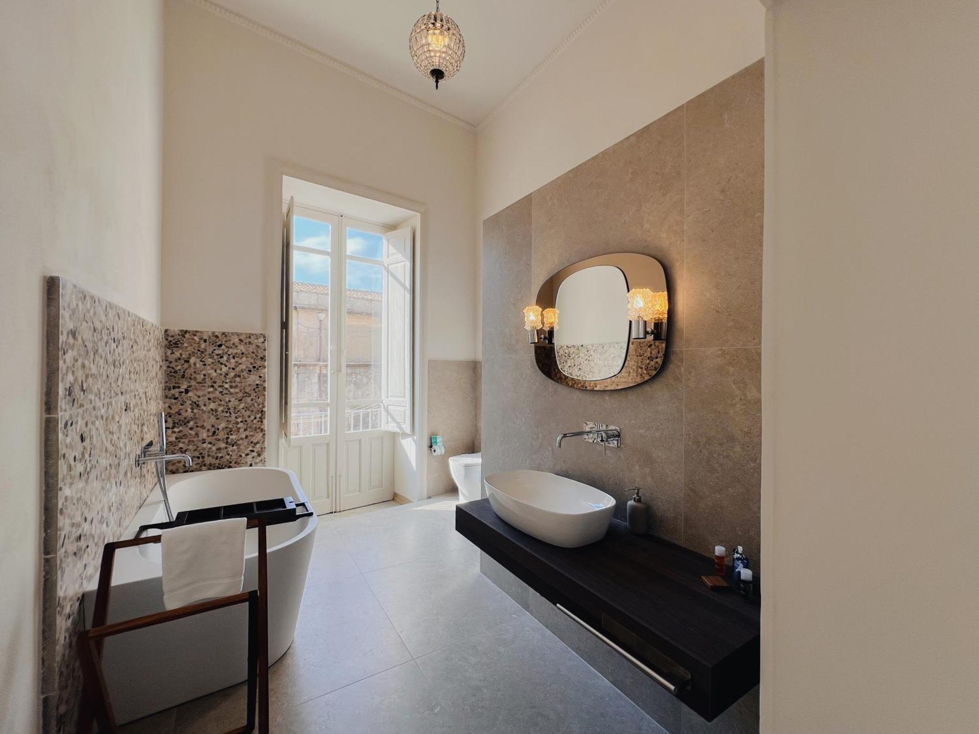 Apartment Iconic Ortigia - Caraccess Primelocation Diningguide *